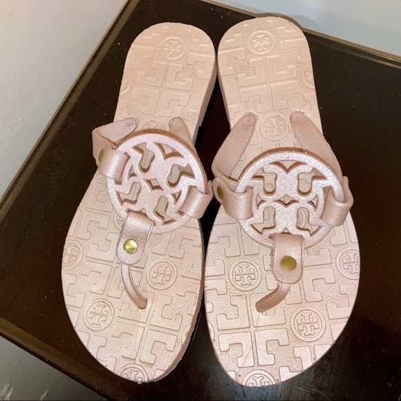 Tony Burch lookalike embossed flip flops - Picture 3 of 3